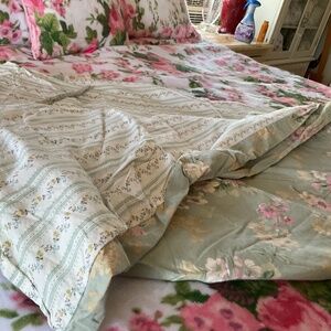 Queen size duvet cover by Liz Claiborne